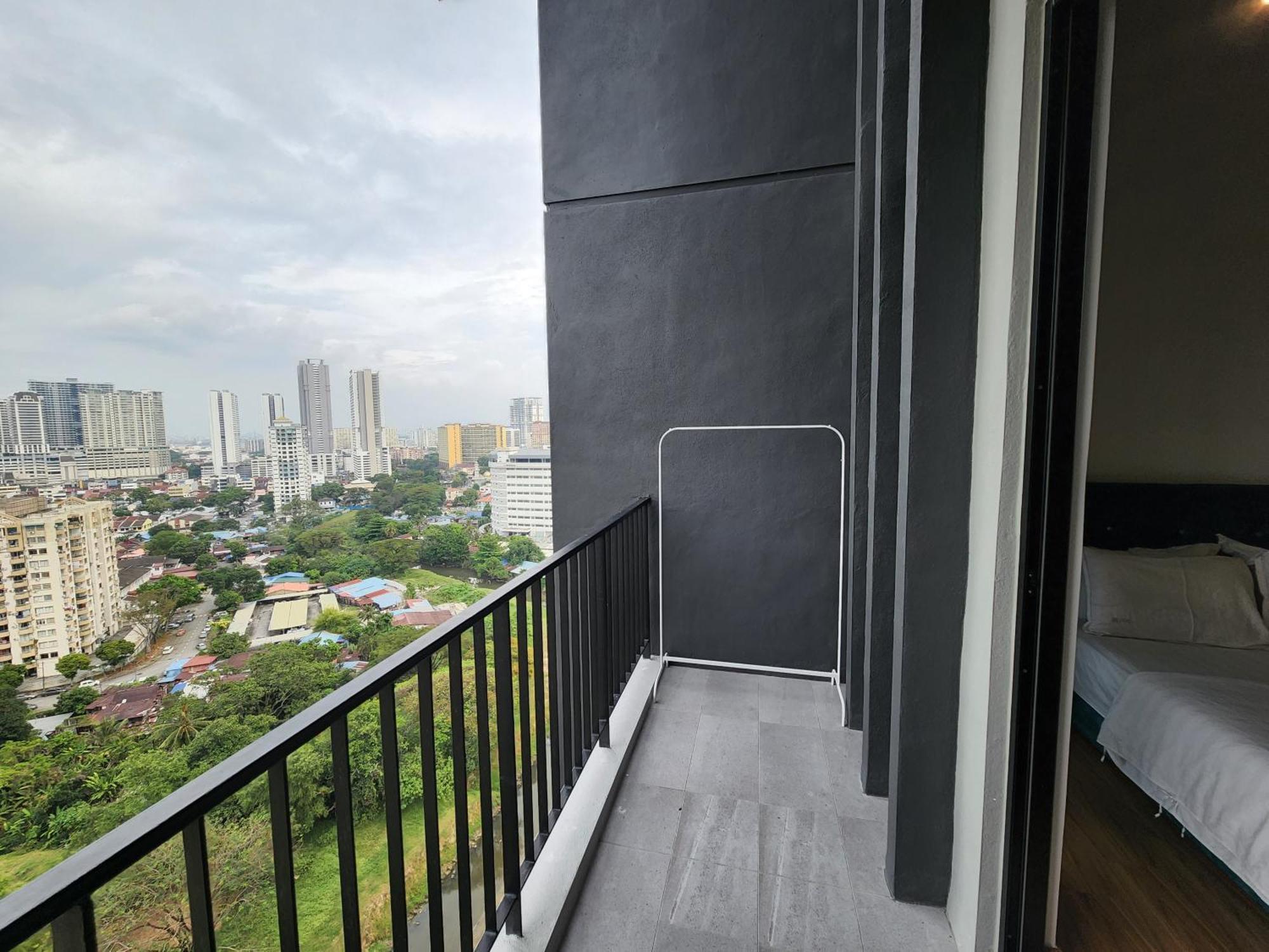 Beacon Executive Suite - Skypool Penang View George Town Exterior foto